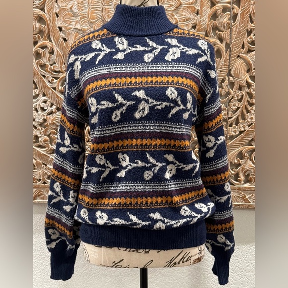 St. John's Bay Sweaters - St.John’s Bay Button Back Super Soft Floral Knit Sweater- size S